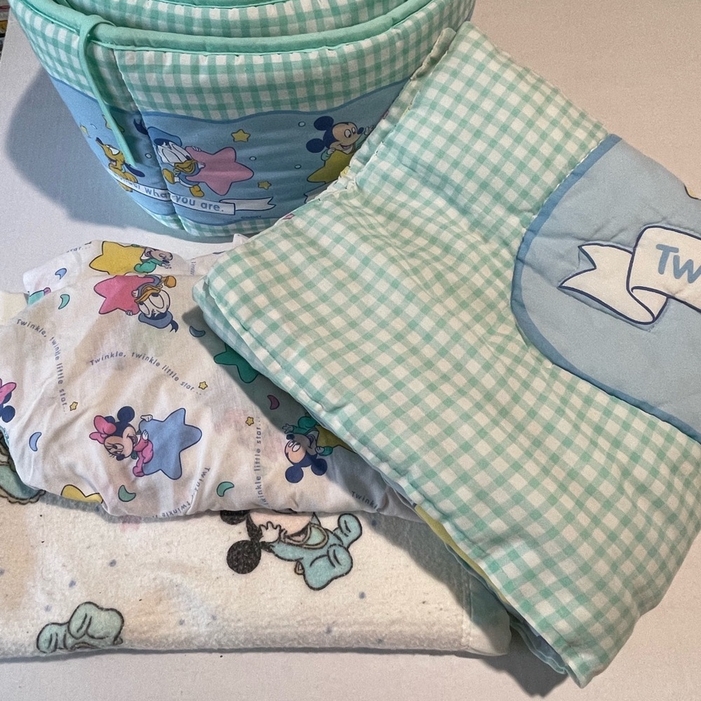 Vintage Disney Baby Blanket with Blue and Pink Stars - Picture 3 of 4